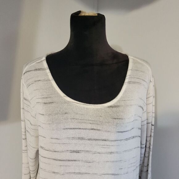 a.n.a. Cream Long Sleeve Scoop Neck Twist Back Top Size L - Picture 3 of 14